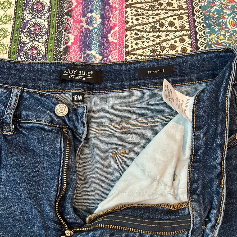 Judy Blue skinny fit cropped jeans. Good Used condition 18w